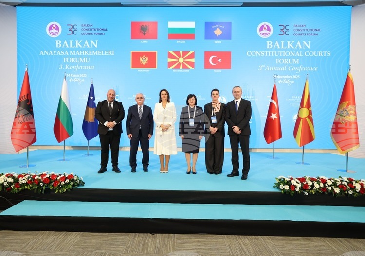 СподелиШестте държави – членки на Балканския конституционен форум сред които