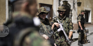 Швейцарците гласуват на референдум дали да бъде въведена задължителна военна служба за жените