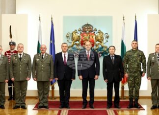 Силата на пехотата ни е в традициите и приемствеността между поколенията, заяви Румен Радев при връчването на Почетния знак на президента Силата на пехотата ни е в традициите и приемствеността между поколенията, заяви Румен Радев при връчването на Почетния знак на президента