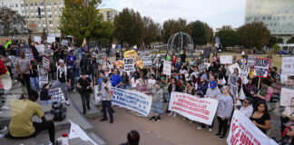 Служители на американското министерство на вътрешната сигурност провеждат мащабна акция в най-големия град в Северна Каролина