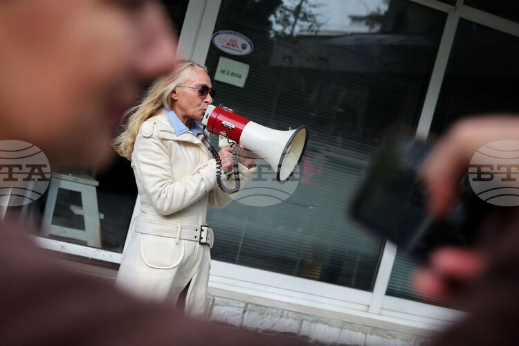 Тя подчерта че негативният обществен имидж на служителите в институцията