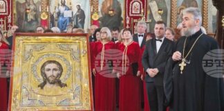 Смесеният хор "Проф. Венета Вичева" изнесе концерт "Православни песнопения" в храма "Св. Три Светители" в Шумен