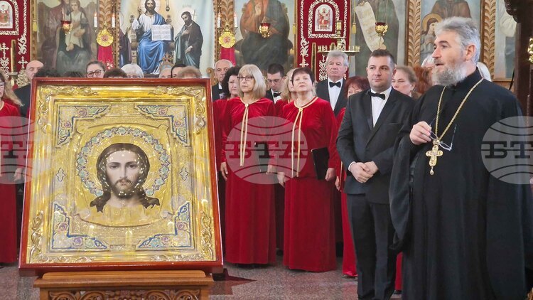 Под ръководството на д р Христо Атанасов смесеният хор Проф Венета