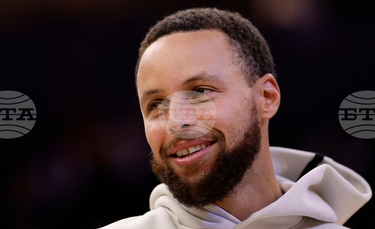 СподелиЗвездният играч на Голдън Стейт Уориърс Стеф Къри ще направи