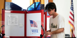 Тексас гласува за забрана хората без гражданство да участват във вот, а Мейн отхвърли предложение да се показват лични карти в избирателните секции