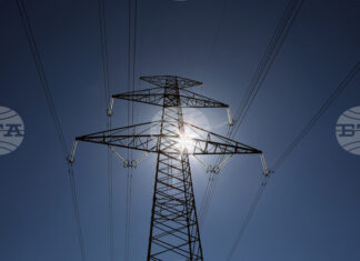 Токът за бизнеса поскъпва с 4 процента утре в сравнение с днес, сочат данните на БНЕБ