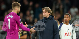 Томас Франк разкритикува феновете на Тотнъм за освиркванията към вратаря Викарио след грешка