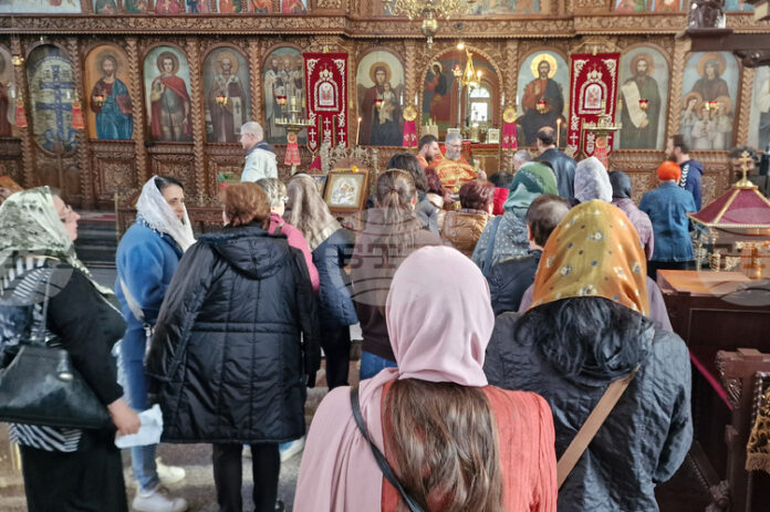 Този, който се е допрял до Иисус Христос с вяра, той е получил изцеление, каза в проповедта си в шуменския храм "Св. Три Светители" отец Красимир