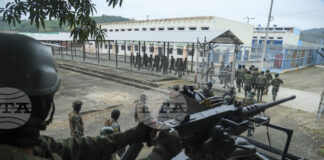 Тридесет и един души загинаха при сблъсъци в еквадорски затвор