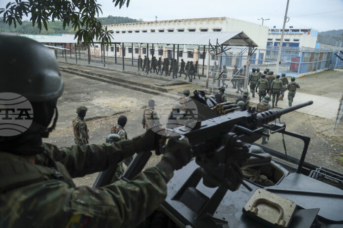 Тридесет и един души загинаха при сблъсъци в еквадорски затвор