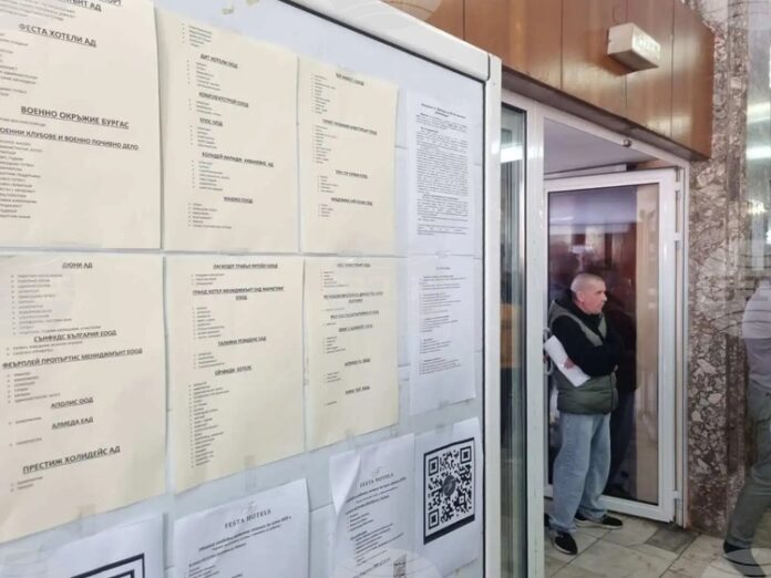 Трудова борса събра работодатели и търсещи работа в Бургас Трудова борса събра работодатели и търсещи работа в Бургас