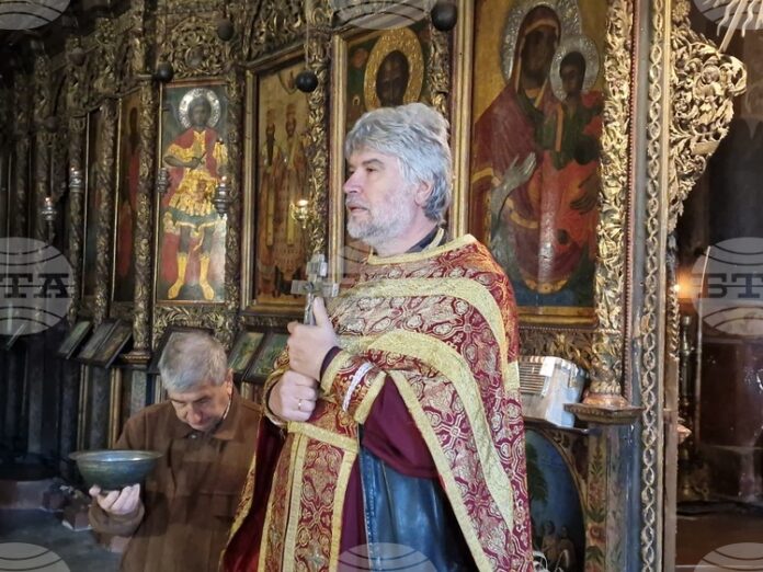 Трябва да бъдем милостиви, каза в неделната си проповед в Трябва да бъдем милостиви, каза в неделната си проповед в църквата „Св. Никола“ във Велико Търново отец Славчо Иванов