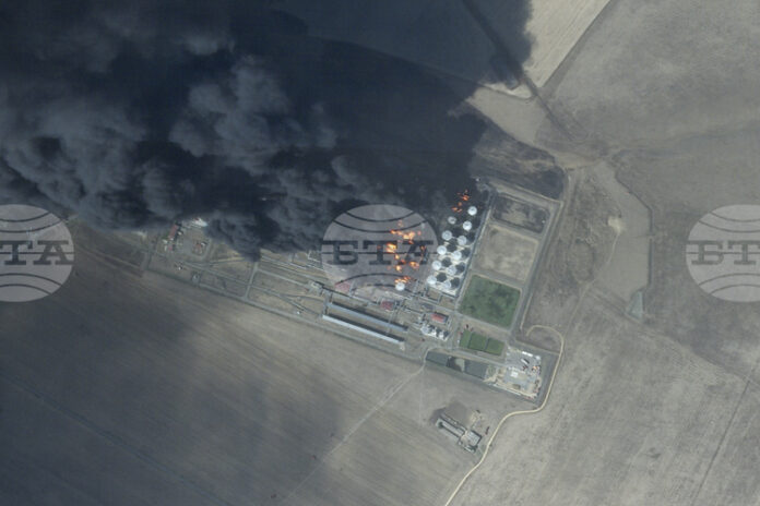 Украинската армия съобщи, че е ударила руска петролна рафинерия в Украинската армия съобщи, че е ударила руска петролна рафинерия в Орск