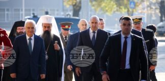 Управляващите посрещнаха с фанфари конвергентния доклад, но с мълчание и свити платна срока за внасяне на бюджета, каза президентът Румен Радев