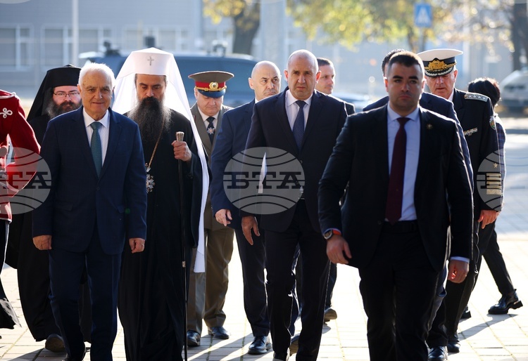 СподелиУправляващите приветстваха конвергентния доклад с голямо внимание но с мълчание