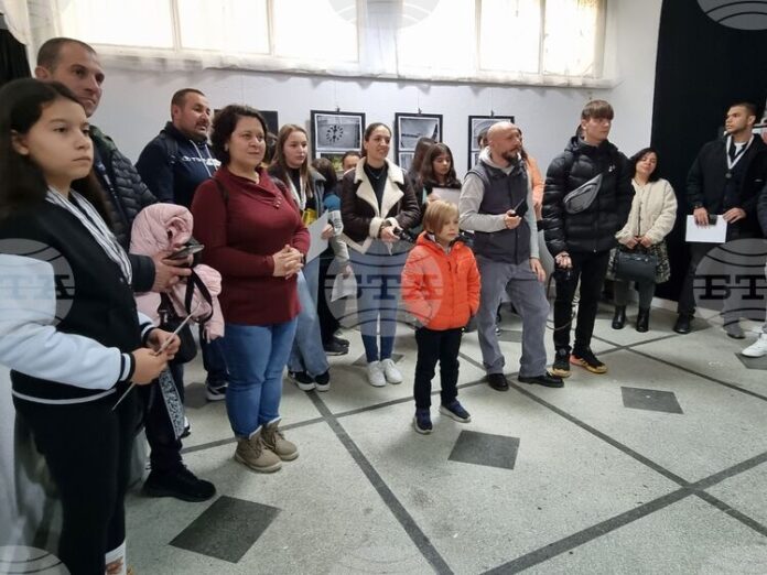 В Ямбол отличиха победителите в националния „Младежки фотоконкурс 777” В Ямбол отличиха победителите в националния „Младежки фотоконкурс 777”