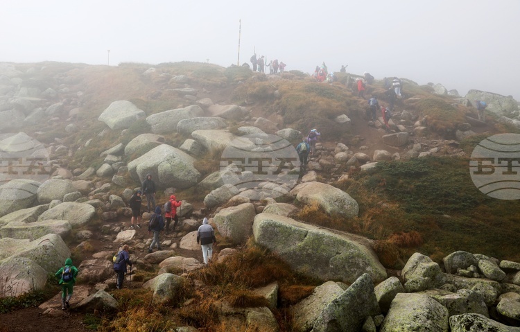 СподелиВ планинските райони времето е облачно и спокойно температурата е