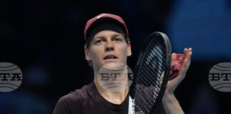 Яник Синер победи Александър Зверев за трети път в рамките на 17 дни и достигна до полуфиналите на Финалния турнир на АТП в Торино