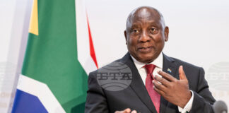 Южна Африка ще разследва как 17 души са били примамени да се сражават в Украйна