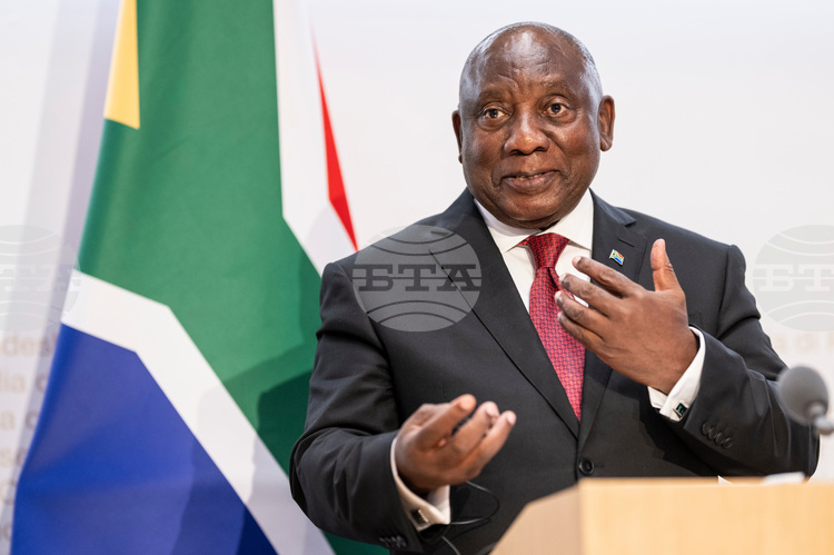 СподелиЮжноафриканската република обяви че е станала наясно с 17 свои