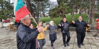 За четиристотен път жители на хасковското село Орлово извиха неделно хоро