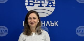 За мен тишината е спокойствието, което усещам пред платното, каза за БТА художничката Катя Христова