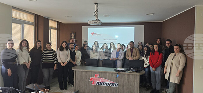 За втора учебна година студенти от специалността „Българска филология“ на Софийския университет имат учебни занятия в болница „Пирогов“