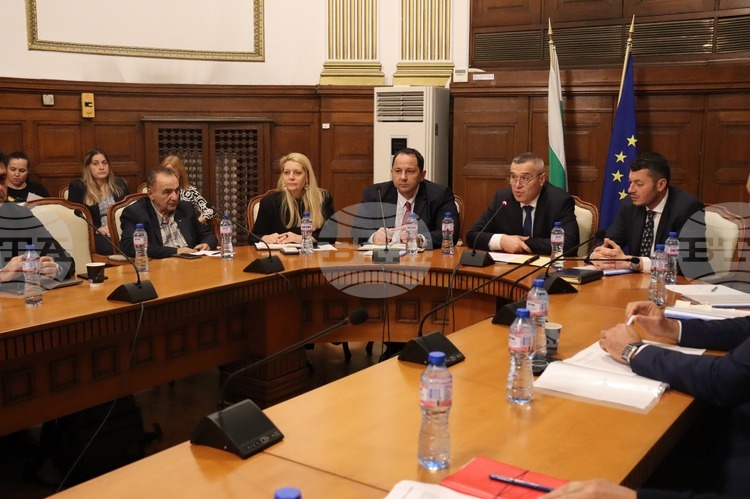 СподелиМинистерството на земеделието и храните МЗХ проучва опцията за отпускане