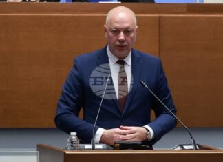 ПП-ДБ връчи „папка с оставка“ на Желязков – премиерът я прибра без да я подпише Росен Желязков
