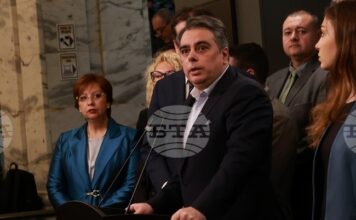 „Продължаваме промяната – Демократична България“ внесе вот за недоверие на правителството Продължаваме промяната