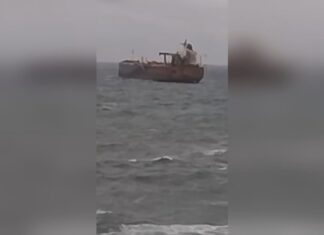 Корабът край Ахтопол остава блокиран Корабът край Ахтопол остава блокиран