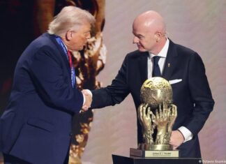 Футбол, политика и спектакъл: Тръмп получи първата наградата за мир на ФИФА Футбол, политика и спектакъл: Тръмп получи първата наградата за мир на ФИФА