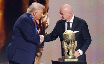 Футбол, политика и спектакъл: Тръмп получи първата наградата за мир на ФИФА Футбол, политика и спектакъл: Тръмп получи първата наградата за мир на ФИФА