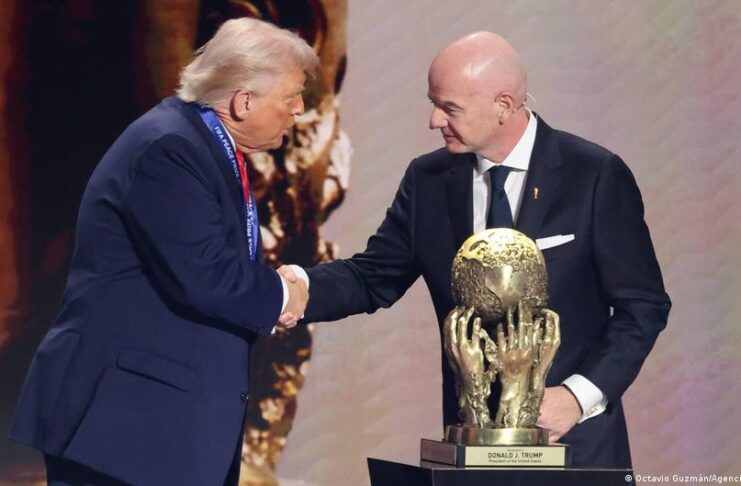 Футбол, политика и спектакъл: Тръмп получи първата наградата за мир на ФИФА