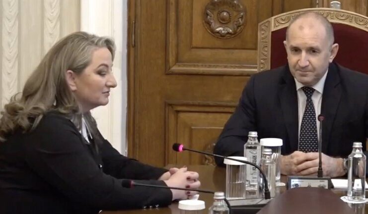 ГЕРБ изпрати само Деница Сачева на консултациите при Радев.