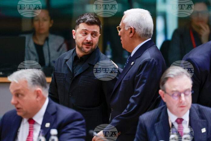 Председателят на Европейския съвет Антонио Koща разговаря с украинския президент Володимир Зеленски на срещата на върха в Брюксел, 18 декември 2025 г. Председателят на Европейския съвет Антонио Koща разговаря с украинския президент Володимир Зеленски на срещата на върха в Брюксел, 18 декември 2025 г.