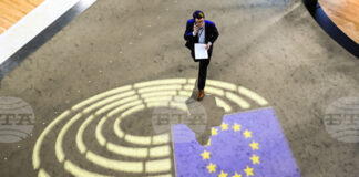 Акт за цифровите услуги
                                                                                                Евродепутати от комисия към ЕП обсъдиха становището за въздействието на социалните медии върху младите хора