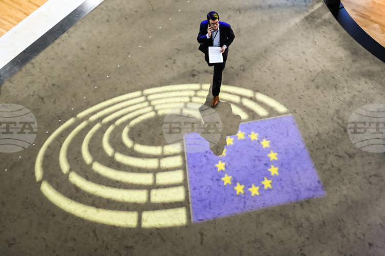 Членовете на Комисията по вътрешния пазар и защита на потребителите