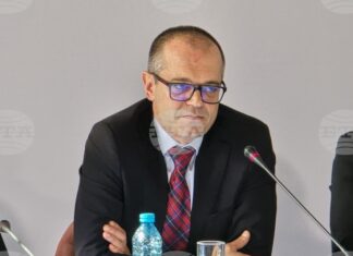 Акт за цифровите услуги
КЗП е готова за прилагането на Акта за цифровите услуги, но по-малките онлайн търговци трябва да повишат прозрачността, каза в интервю за БТА Александър Колячев Акт за цифровите услуги
КЗП е готова за прилагането на Акта за цифровите услуги, но по-малките онлайн търговци трябва да повишат прозрачността, каза в интервю за БТА Александър Колячев