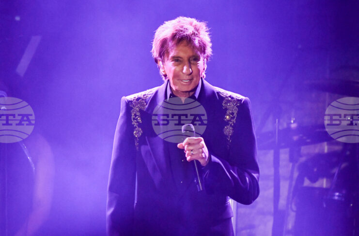 Американският певец Бари Манилоу ще се подложи на операция заради рак