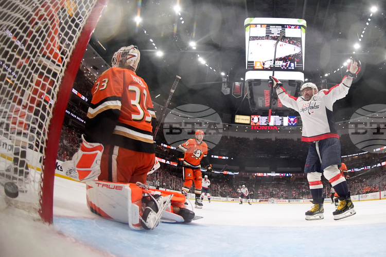 Анахайм победи Вашингтон след дузпи в мач от НХЛ