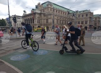 Австрийското правителство планира съкращения в администрацията, които могат да доведат до икономии за 540 млн. евро Австрийското правителство планира съкращения в администрацията, които могат да доведат до икономии за 540 млн. евро