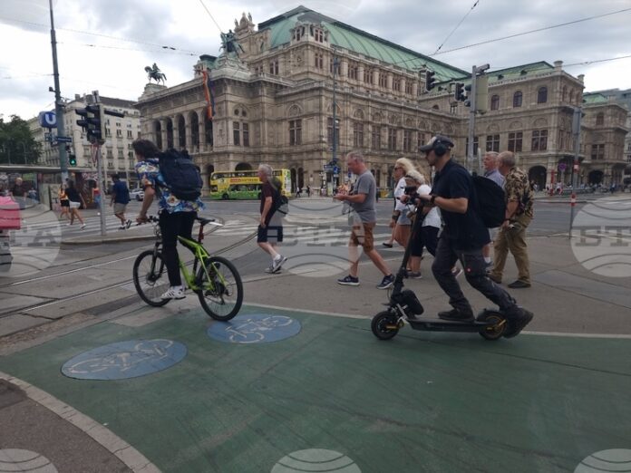 Австрийското правителство планира съкращения в администрацията, които могат да доведат Австрийското правителство планира съкращения в администрацията, които могат да доведат до икономии за 540 млн. евро