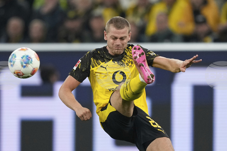 Барселона проявява интерес към Юлиан Риерсон от Борусия Дортмунд според