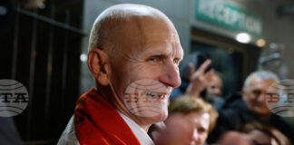 Беларуският дисидент Алес Беляцки заяви след освобождаването си, че продължава борбата