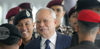 Бившият премиер на Малайзия Наджиб Разак призова за спокойствие след новата присъда и обеща да продължи борбата си