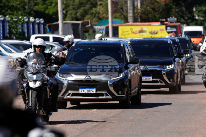 Болсонаро е в болница за първото си излизане от затвора с цел операция от херния в слабините