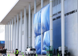 Центърът за сценични изкуства "Кенеди" беше преименуван на "Тръмп-Кенеди"