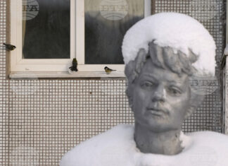 Статуя на Сергей Есенин в Санкт Петербург. Снимка: AP/БТА