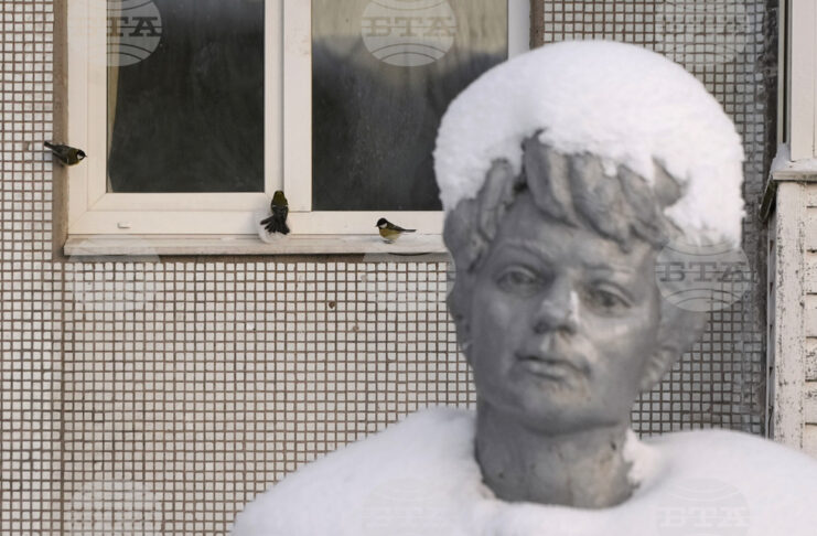 Статуя на Сергей Есенин в Санкт Петербург. Снимка: AP/БТА